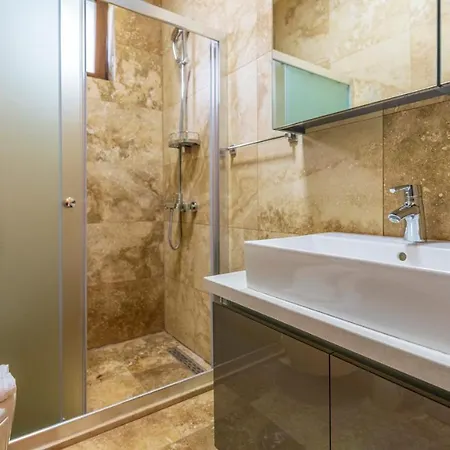 Villa Cemre - 2 Bedroom In Kayakoey Oeluedeniz